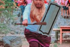 nobo-lema-yang-membungkam-perang-kisah-agus-boli-menyejukkan-massa-di-medan-tanding-adonara