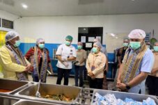 tinjau-sppg-kefamenanu-selatan-wagub-ntt-ingatkan-pengelolaan-mbg-harus-disiplin