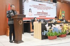 perempuan-bukan-sekadar-pendamping-pesan-tegas-yosef-lede-untuk-dharma-wanita