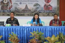 tutup-rakor-lad-2026-aurum-titu-eki-dorong-tokoh-adat-wujudkan-desa-tangguh-dan-berbudaya