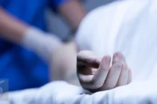 dokter-jaga-rs-leona-meninggal-dunia-keluarga-tegaskan-tetap-kawal-dugaan-intimidasi-oknum-dprd-ttu