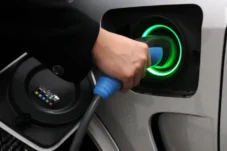 spklu-terancam-lumpuh-mobil-listrik-dengan-charging-lambat-disebut-bisa-picu-antrean-panjang