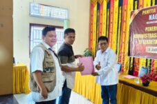 tokoh-adat-h-nofrizal-tuanku-sambah-jadi-pendaftar-pertama-calon-wali-nagari-sungai-aua