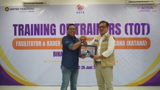 united-tractors-perkuat-ketangguhan-desa-hadapi-bencana-cetak-fasilitator-lokal-lewat-tot-katana-bersama-bnpb