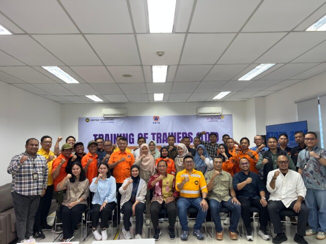 united-tractors-perkuat-ketangguhan-desa-hadapi-bencana-cetak-fasilitator-lokal-lewat-tot-katana-bersama-bnpb
