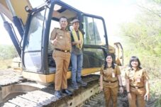 bupati-yosef-lede-pimpin-cetak-sawah-baru-77-hektare-di-oelatimo-dorong-produksi-pangan-dan-kebangkitan-ekonomi-petani
