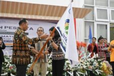 wamendiktisaintek-lepas-2-319-mahasiswa-gentaskin-di-ntt-siap-lawan-stunting-dan-kemiskinan-ekstrem-dari-desa
