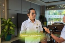 undana-terima-mesin-pengepres-botol-dan-kaleng-perkuat-pengelolaan-sampah-berbasis-teknologi-di-kampus