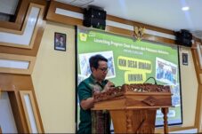 sekda-kabupaten-kupang-lepas-78-mahasiswa-unwira-program-desa-binaan-fokus-atasi-stunting-dan-kemiskinan-ekstrem