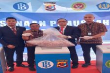 peredaran-uang-palsu-di-ntt-terungkap-1-723-lembar-rupiah-palsu-dimusnahkan-oleh-bi-dan-polda-ntt