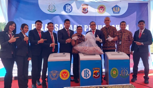 Peredaran Uang Palsu di NTT Terungkap, 1.723 Lembar Rupiah Palsu Dimusnahkan oleh BI dan Polda NTT 2 peredaran-uang-palsu-di-ntt-terungkap-1-723-lembar-rupiah-palsu-dimusnahkan-oleh-bi-dan-polda-ntt