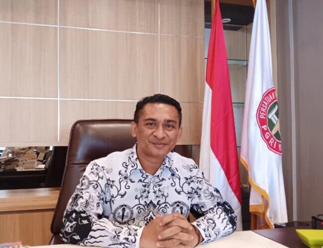 ketua-pgri-flores-timur-dukung-lka-ri-perjuangkan-uu-perlindungan-guru-dan-tenaga-kesehatan-ke-presiden-dan-dpr-ri