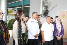 dari-labuan-bajo-johni-asadoma-menitipkan-aspirasi-ntt-saat-kesehatan-pekerjaan-dan-perlindungan-sosial-menjadi-prioritas-bersama